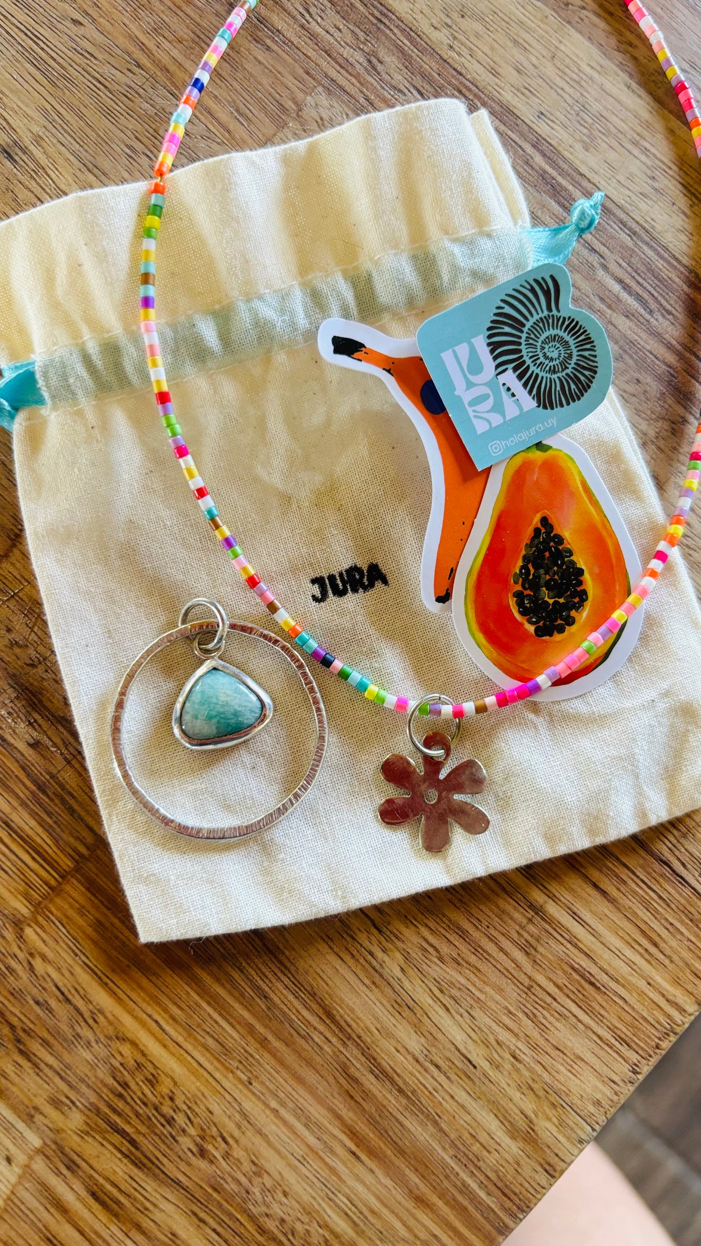 Collar Multicolor con Flor en Alpaca