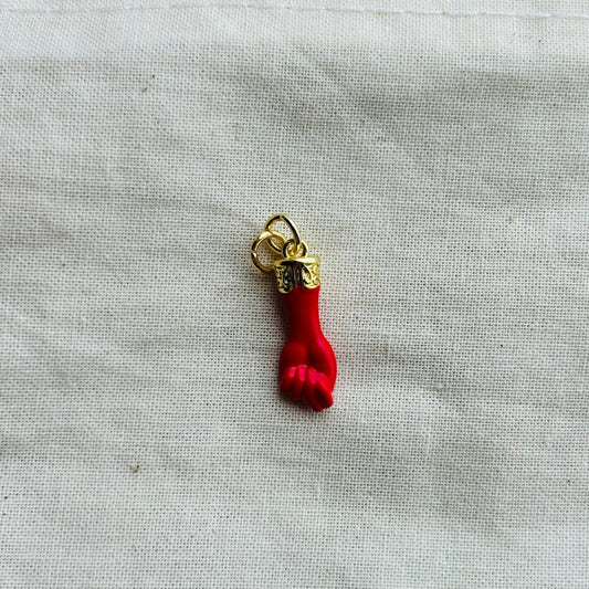 Dije Amuleto Mano Roja