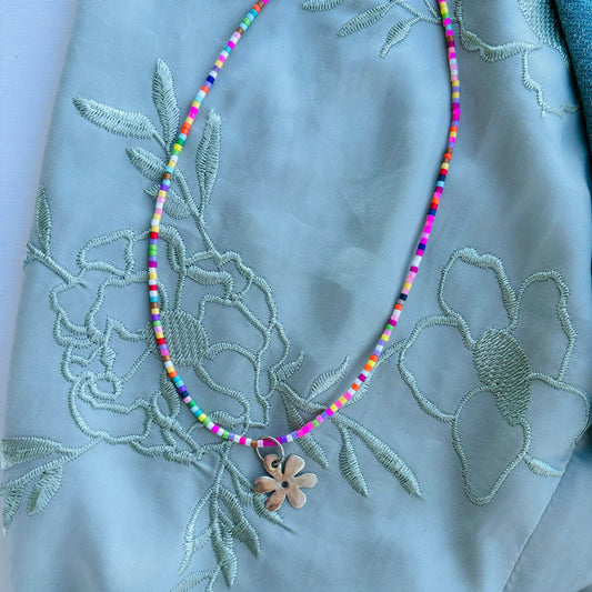 Collar Multicolor con Flor en Alpaca